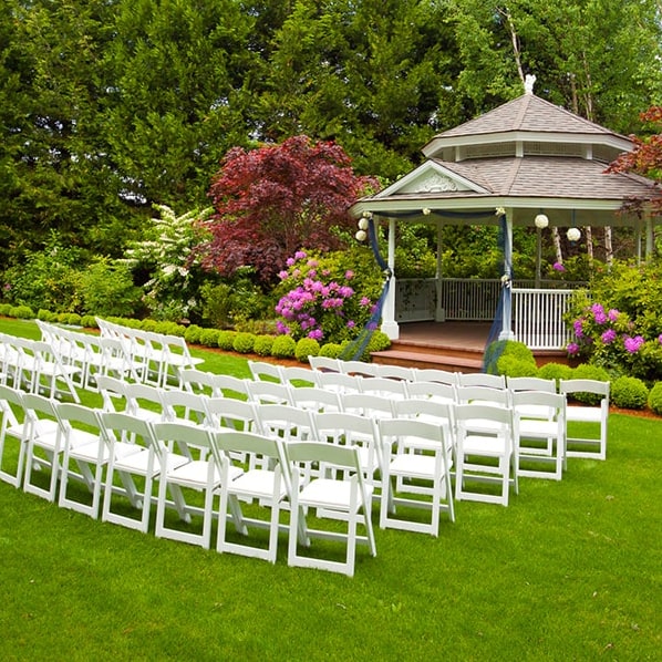 puedes personalizar los baños de renta para fiestas con decoraciones según tu fiesta